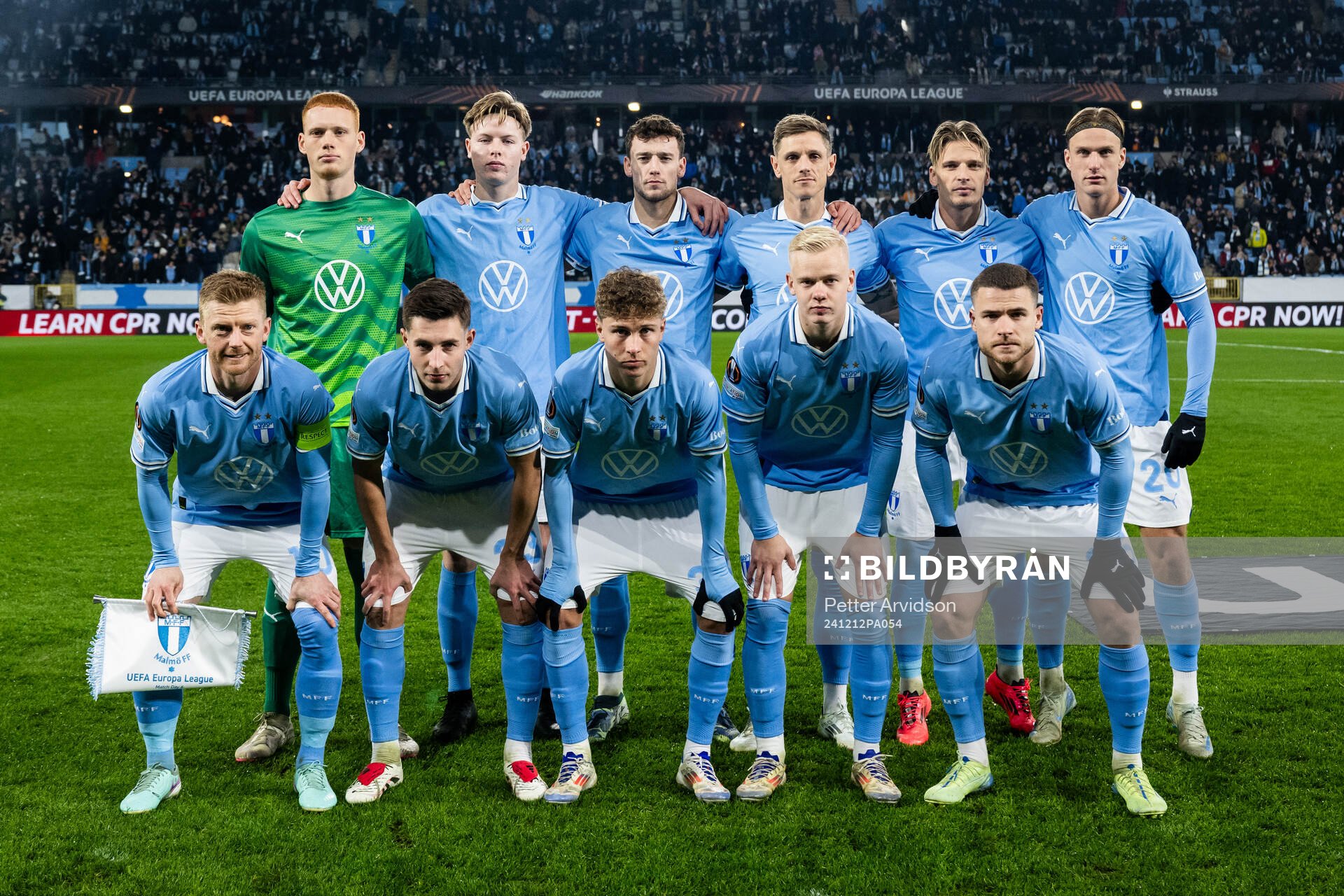 The starting eleven of Malmö FF pose for a photo