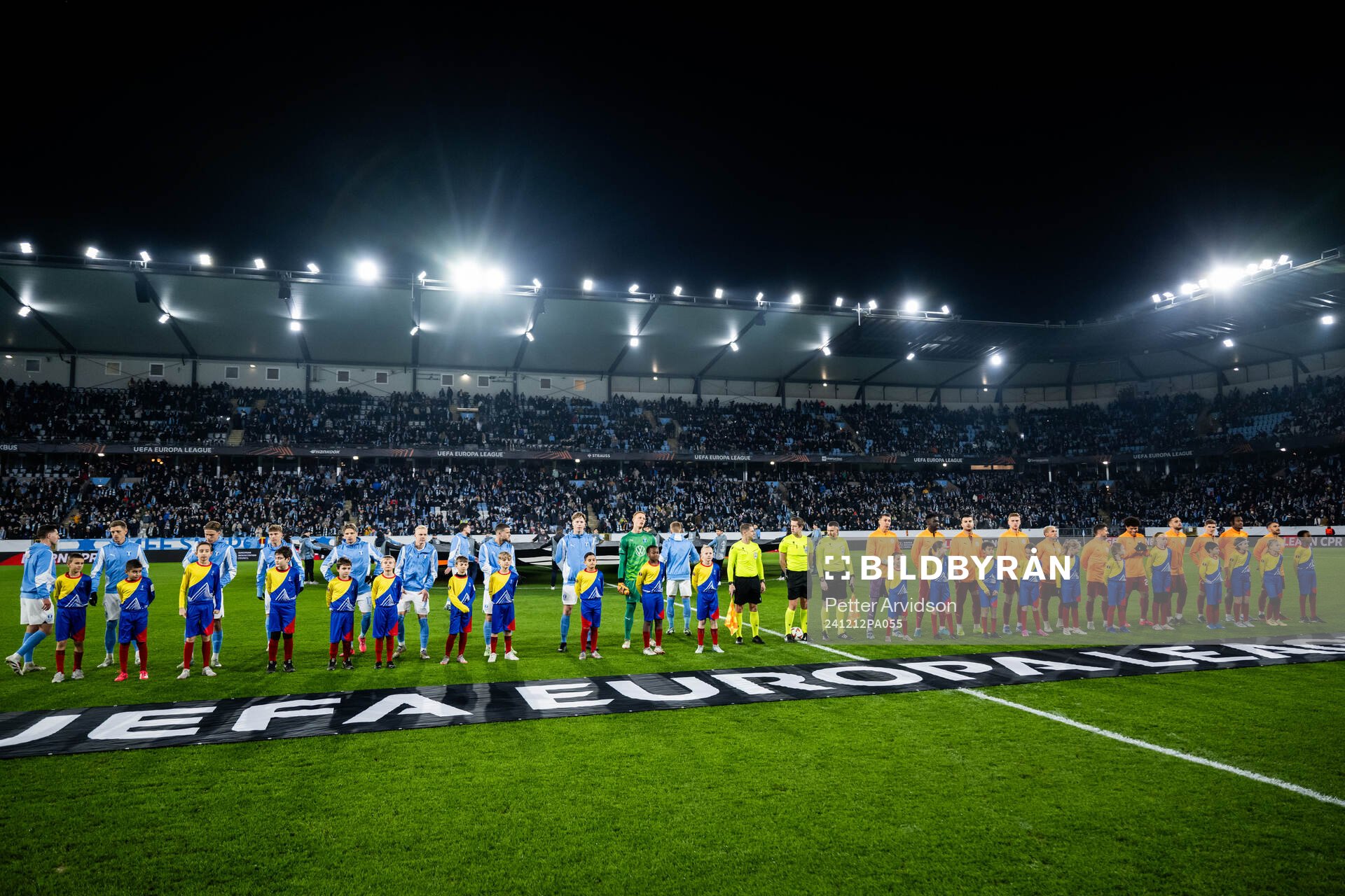 Players of Malmö FF and of Galatasaray during line-up ahead of the UEFA Europa League football match between Malmö FF and Galatasaray on December 12, 2024 in Malmö.