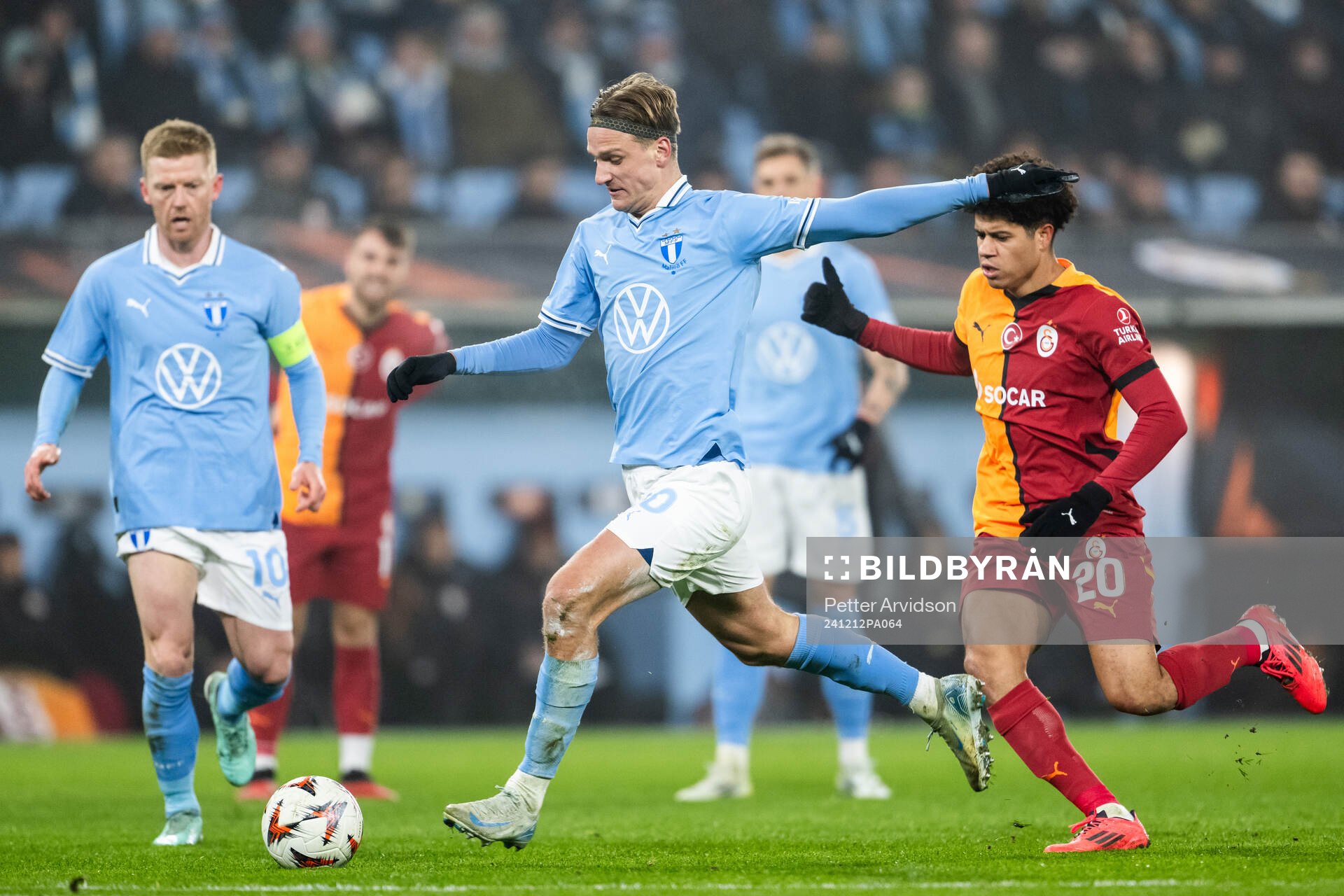 Erik Botheim of Malmö FF and Gabriel Sara of Galatasaray