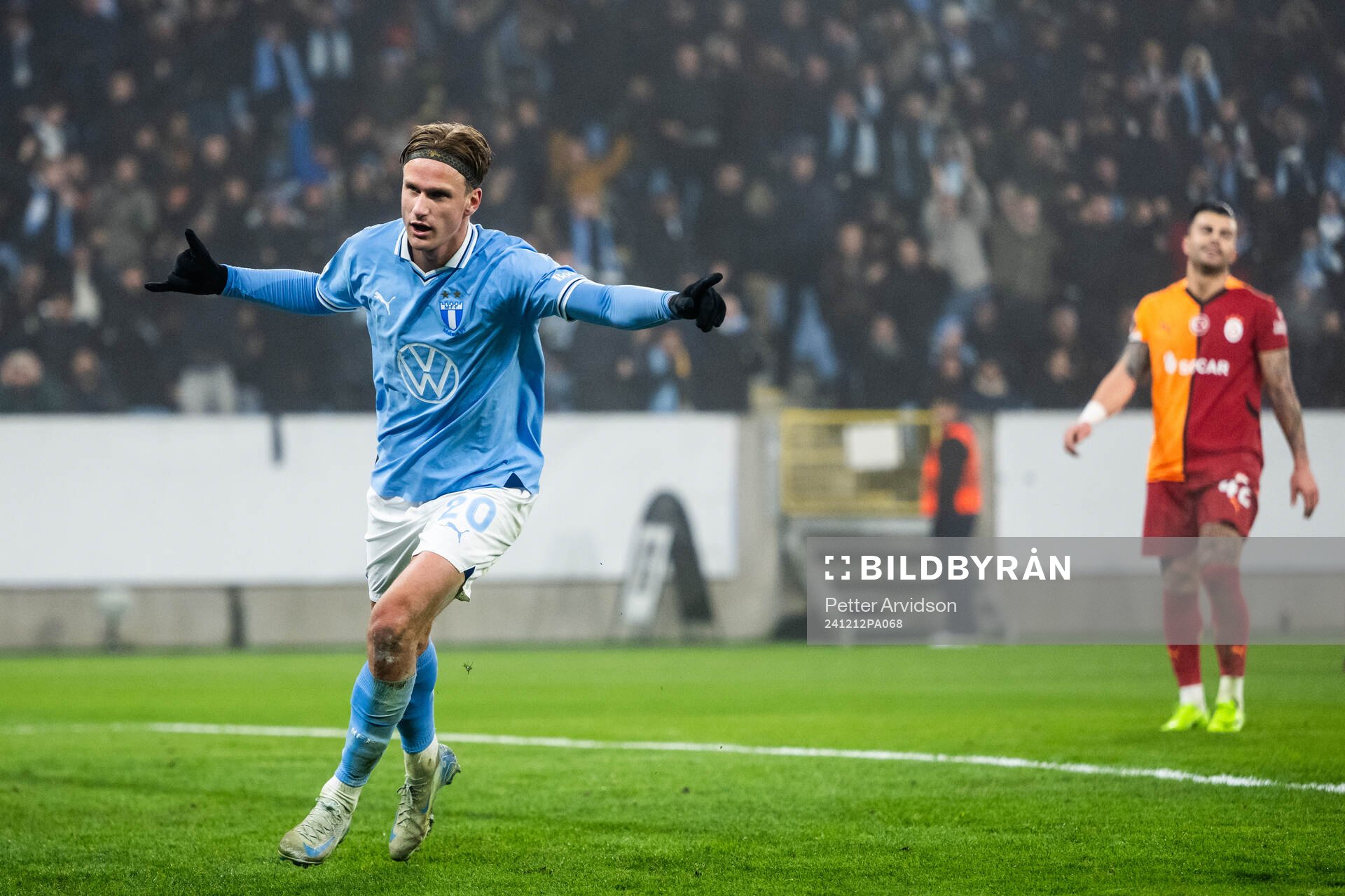 Erik Botheim of Malmö FF celebrates