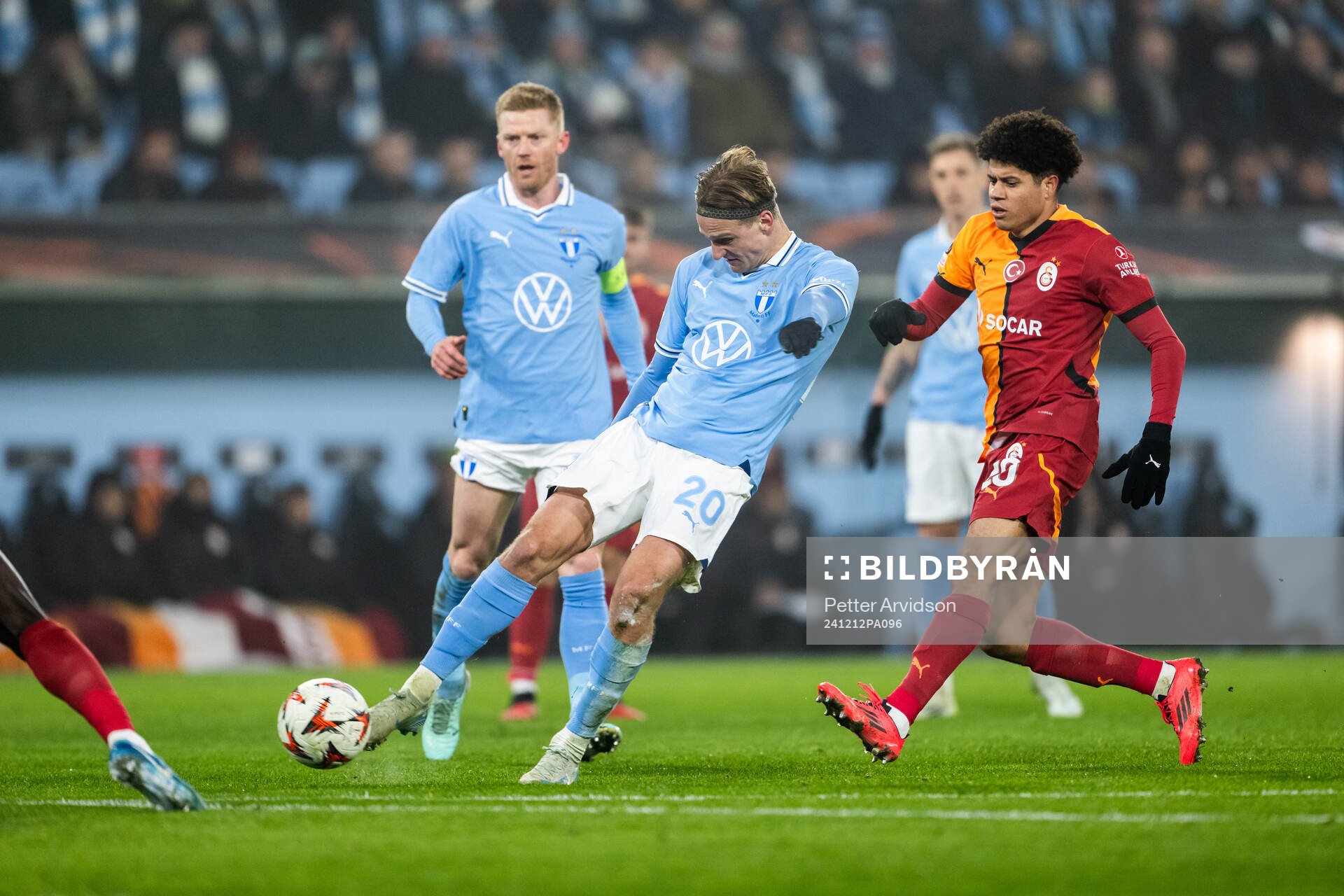 Erik Botheim of Malmö FF and Gabriel Sara of Galatasaray
