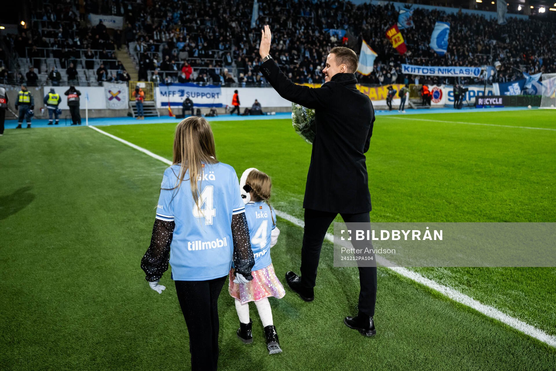 Niklas Moisander of Malmö FF is celebrated as he leaves