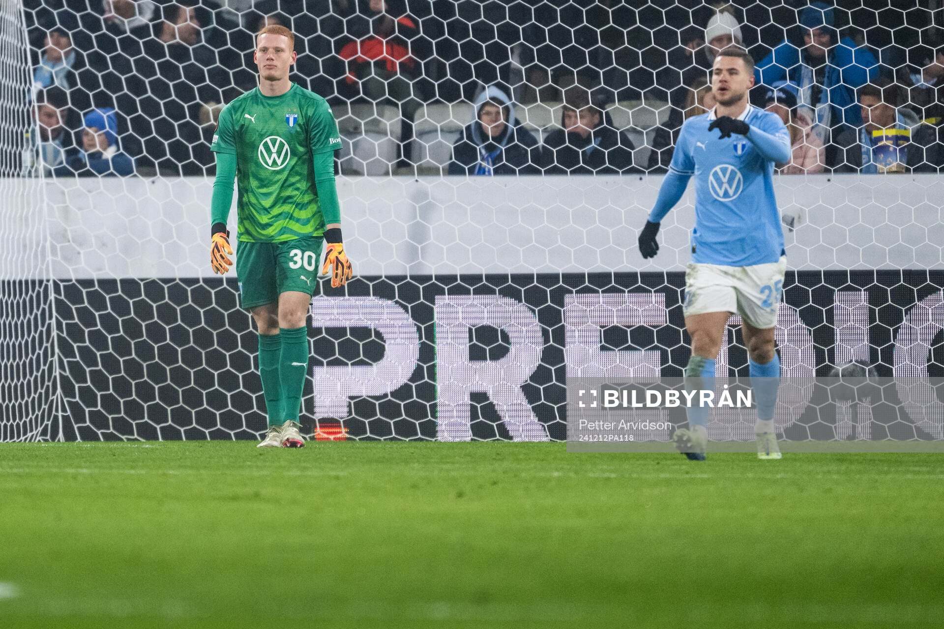 Goalkeeper Joakim Persson and Gabriel Busanello of Malmö
