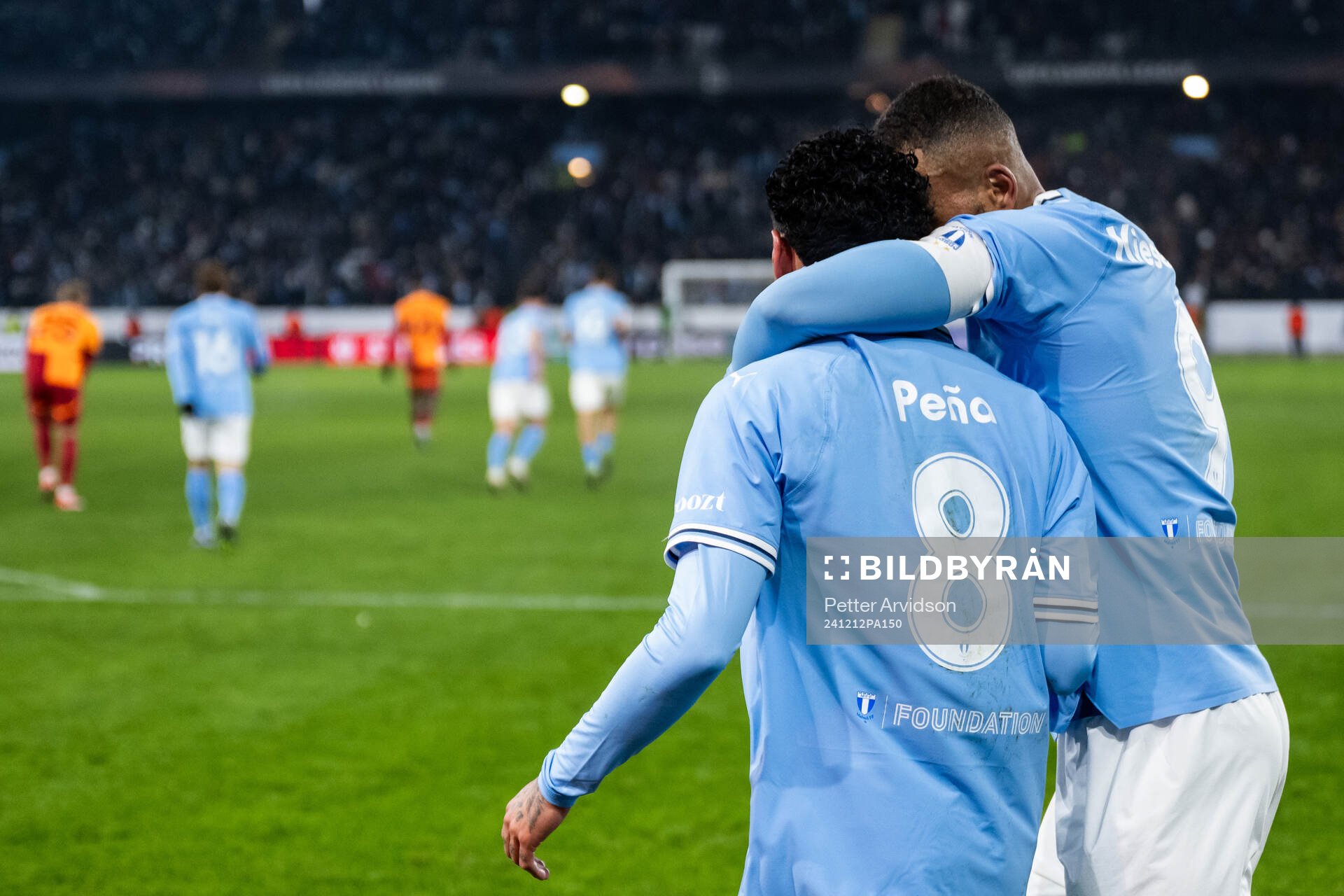 Sergio Pena and Isaac Kiese Thelin of Malmö FF celebrate