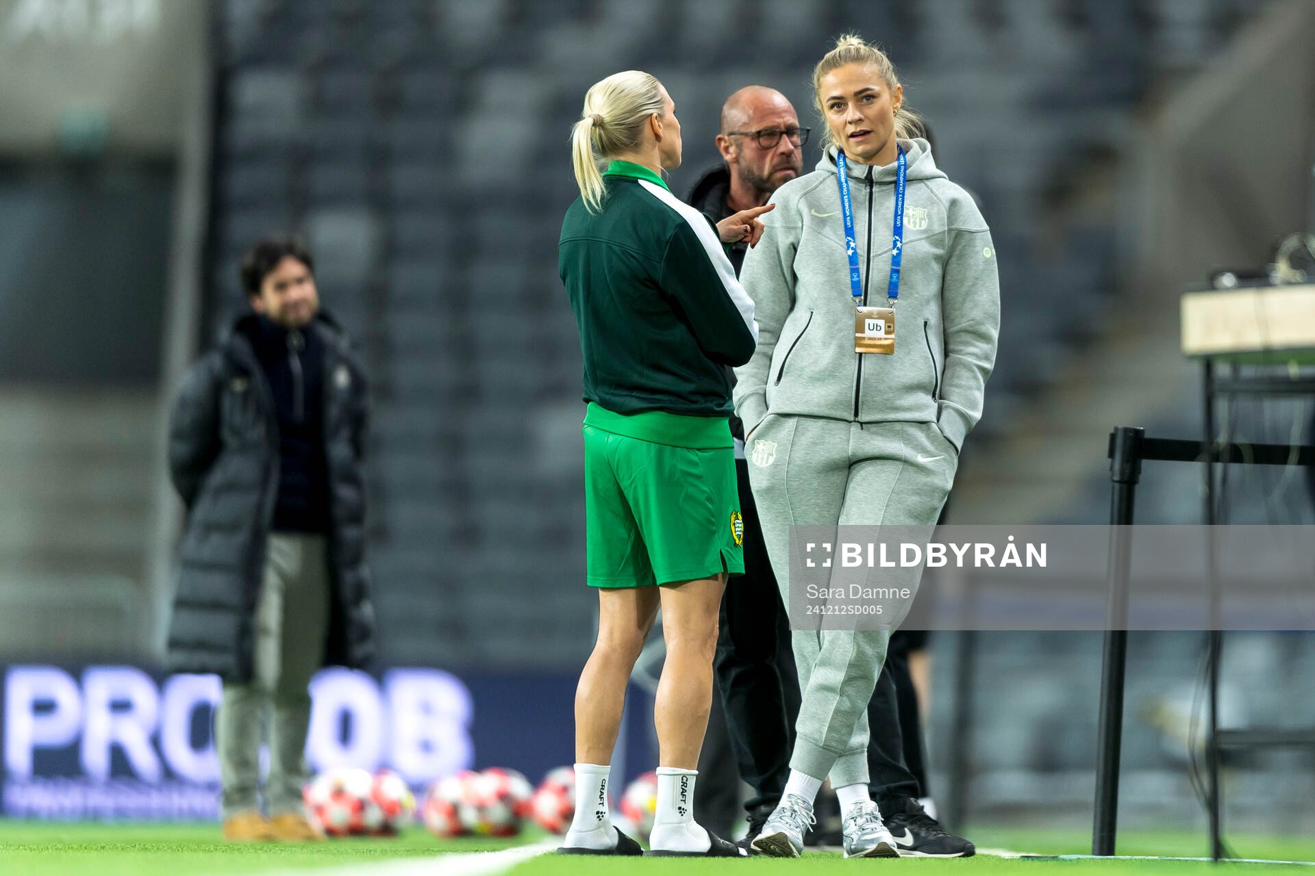 Jonna Andersson of Hammarby and Fridolina Rolfö of