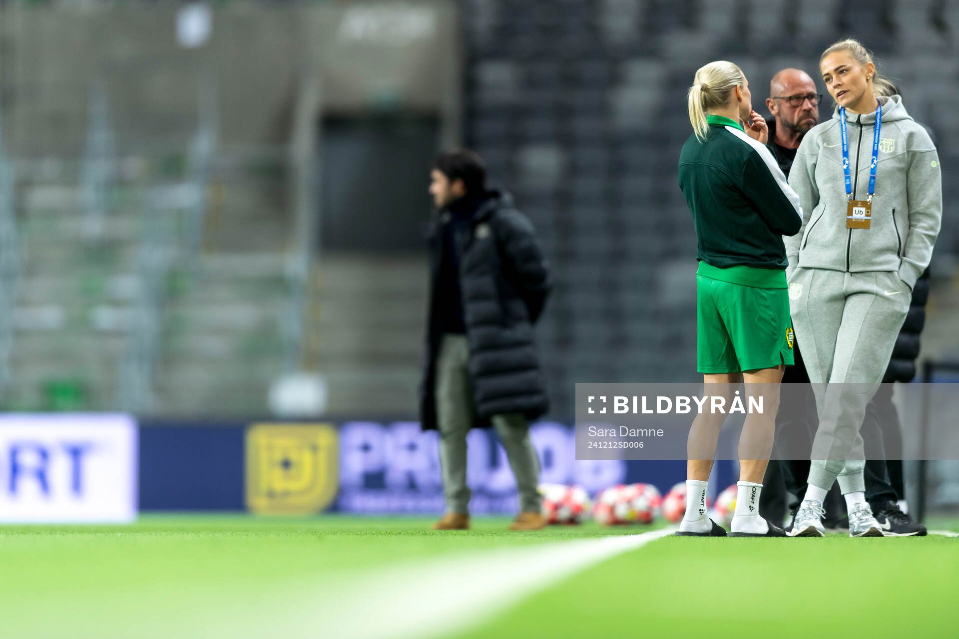 Jonna Andersson of Hammarby and Fridolina Rolfö of