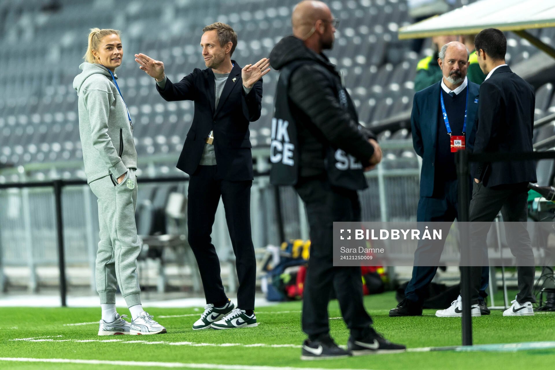 Fridolina Rolfö of Barcelona and head coach Martin Sjögren of Hammarby ahead of the UEFA Women's Champions League football match between Hammarby and Barcelona on December 12, 2024 in Stockholm.