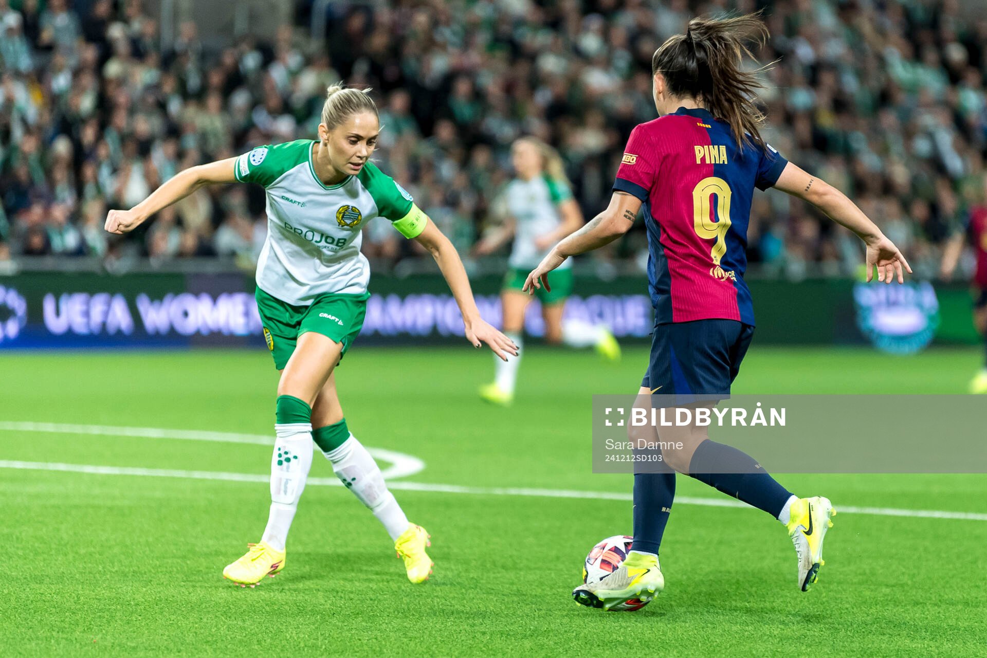 Alice Carlsson of Hammarby and Claudia Pina of Barcelona