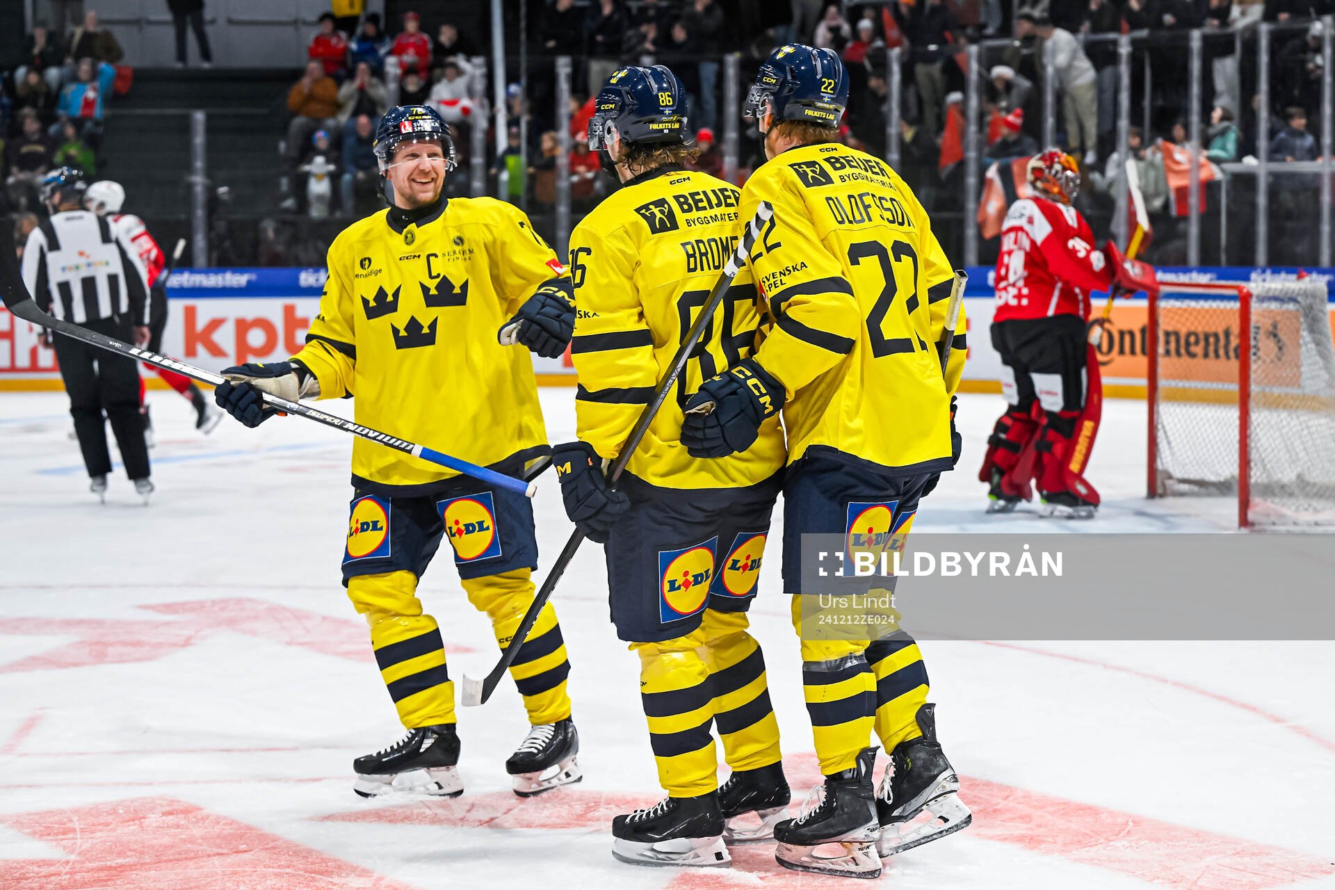 Mathias Brome of Sweden celebrates with Tim Heed and