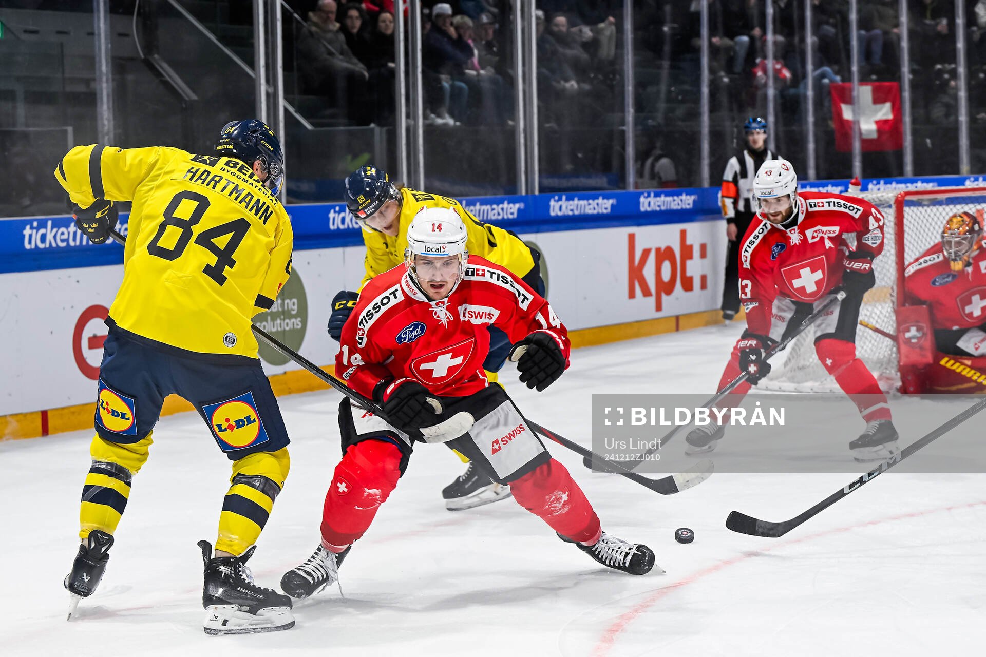 Sebastian Hartmann and Milton Oscarson of Sweden compete