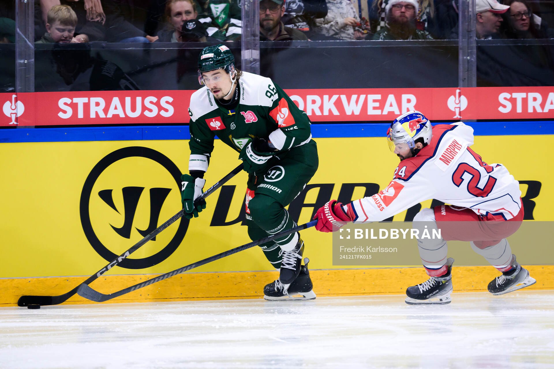 David Tomasek of Färjestad and Ryan Murphy of EC Red Bull