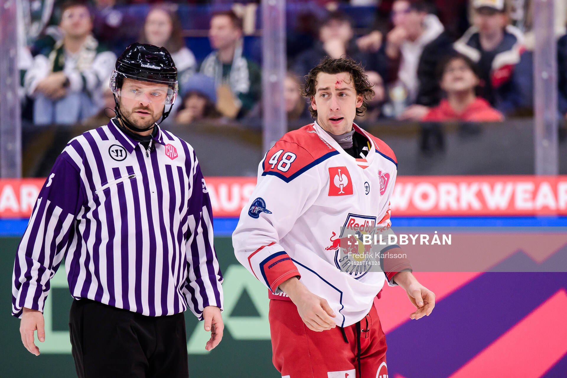 Lucas Thaler of EC Red Bull Salzburg is bleeding from the