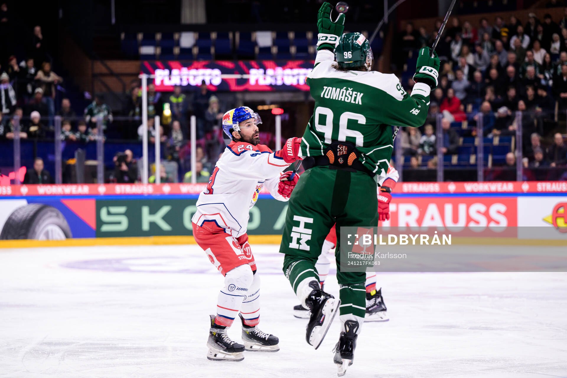 Ryan Murphy of EC Red Bull Salzburg and David Tomasek of