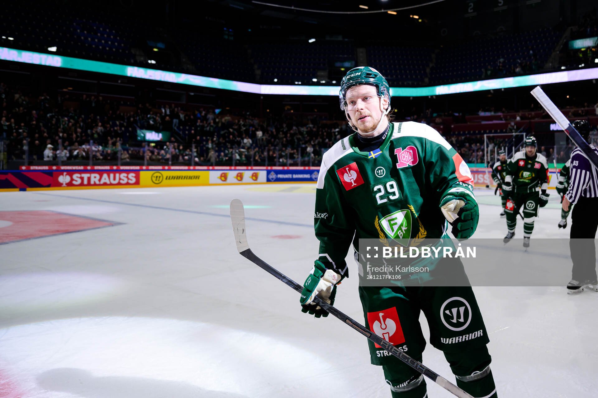 Oscar Steen of Färjestad celebrates