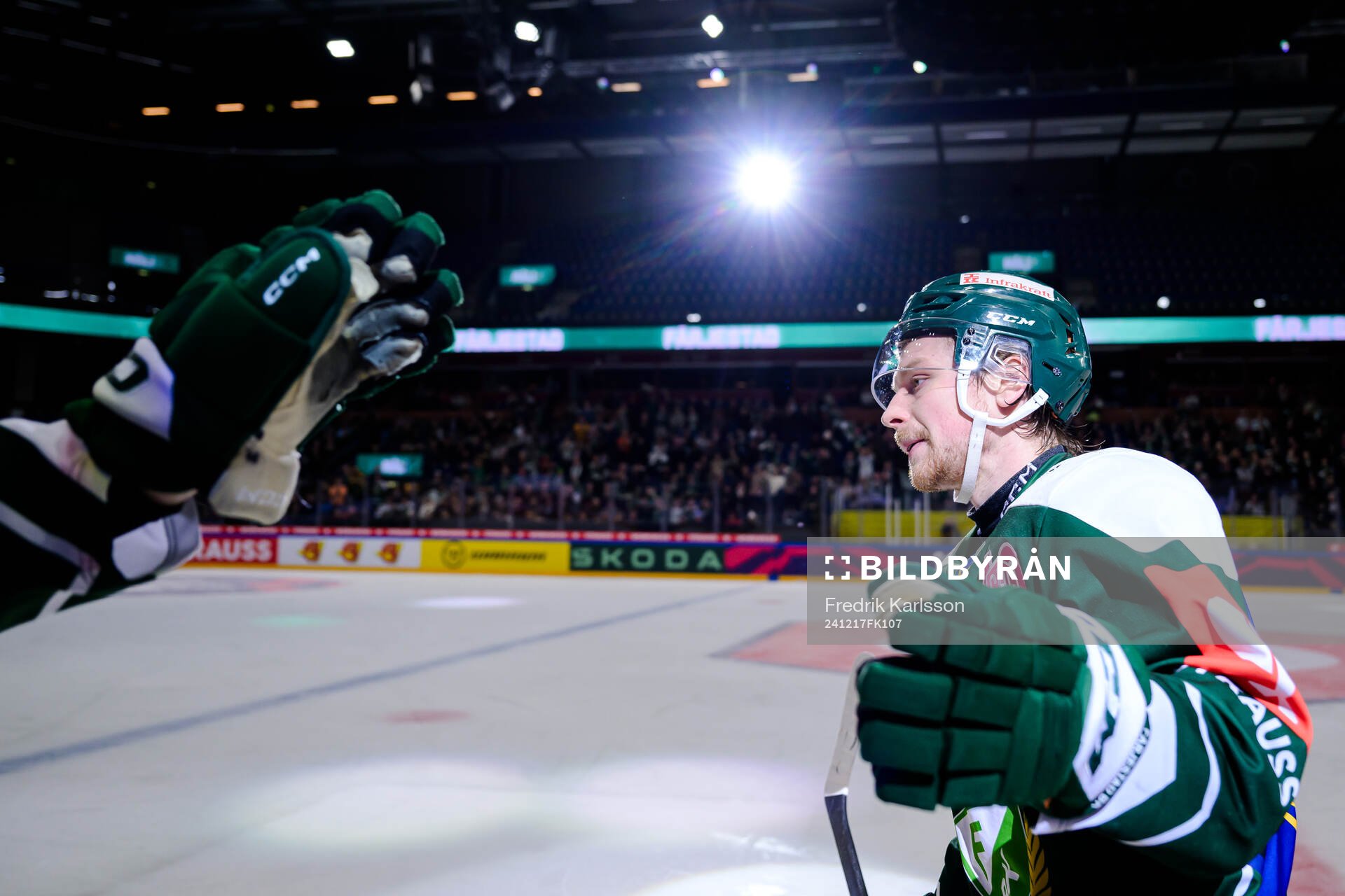 Oscar Steen of Färjestad celebrates