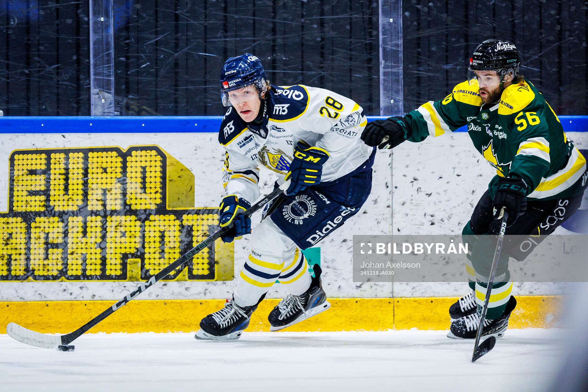 Södertäljes Adam Hesselvall och Östersunds Anton Öhman