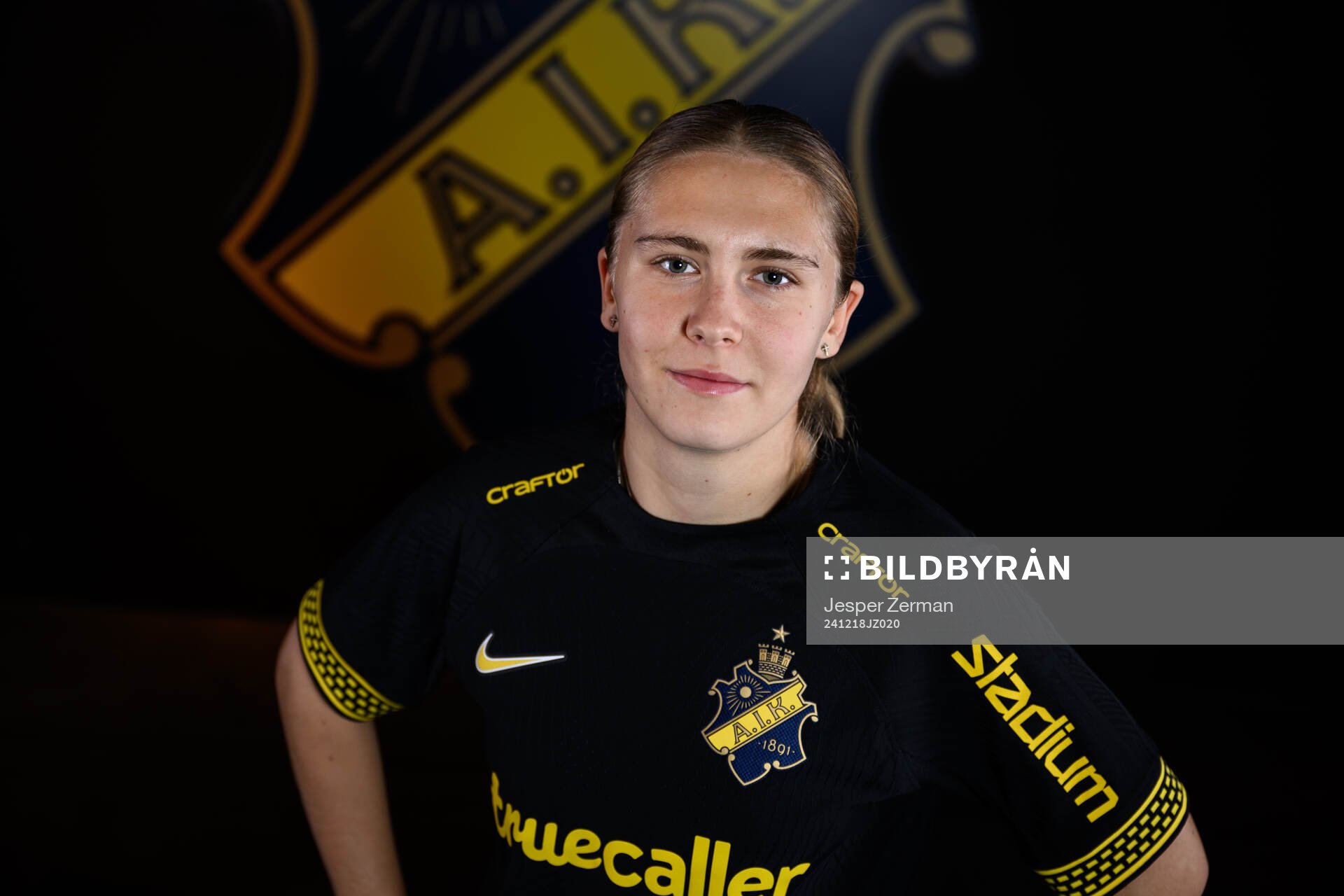 Aleksandra Bogucka poserar för ett porträtt i samband med att hon presenteras som nyförvärv av AIK den 18 december 2024 i Stockholm.