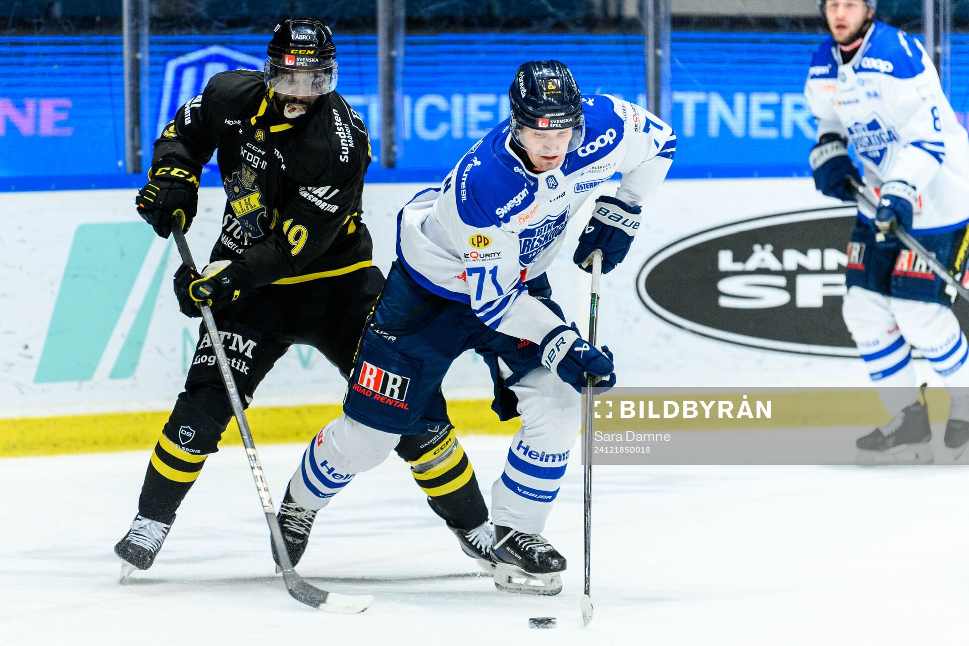 AIKs Daniel Muzito Bagenda och Karlskogas Eskild Bakke Olsen