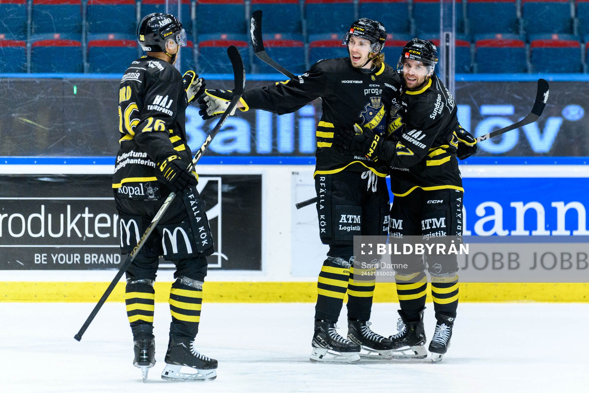 AIKs Simon Åkerström jublar
