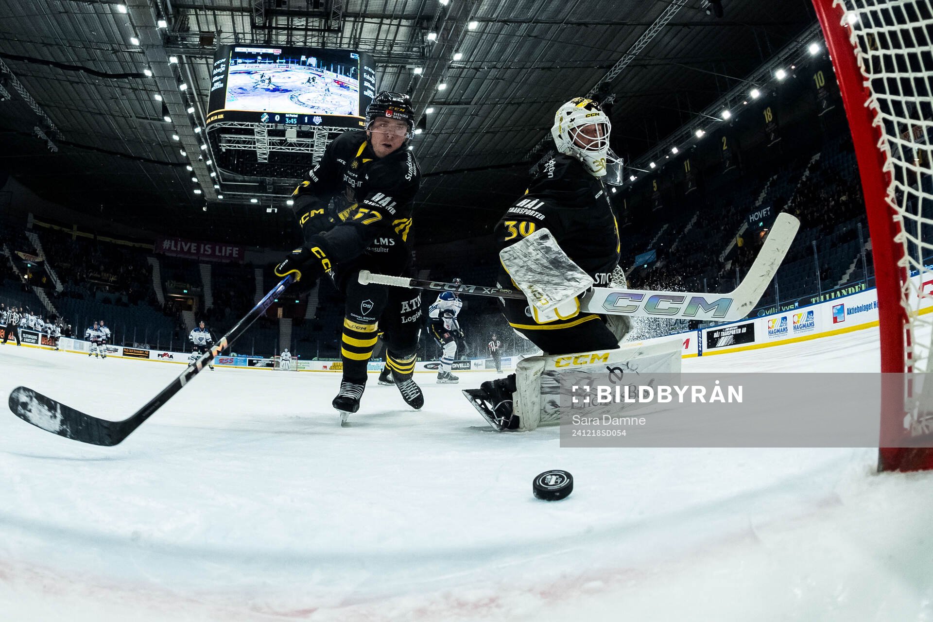 AIKs Alfred Barklund och målvakt Victor Brattström