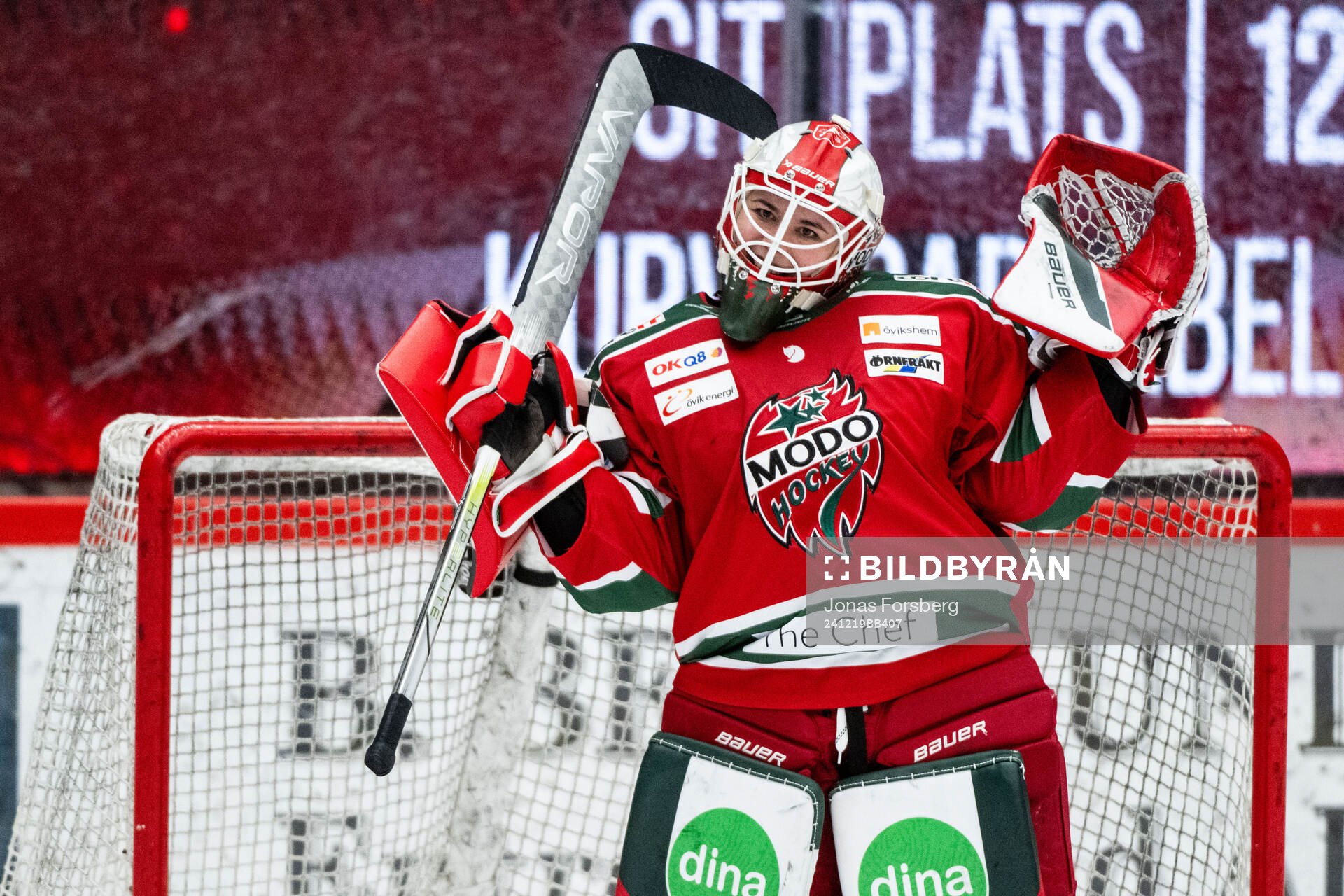 Modos målvakt Andrea Brändli jublar