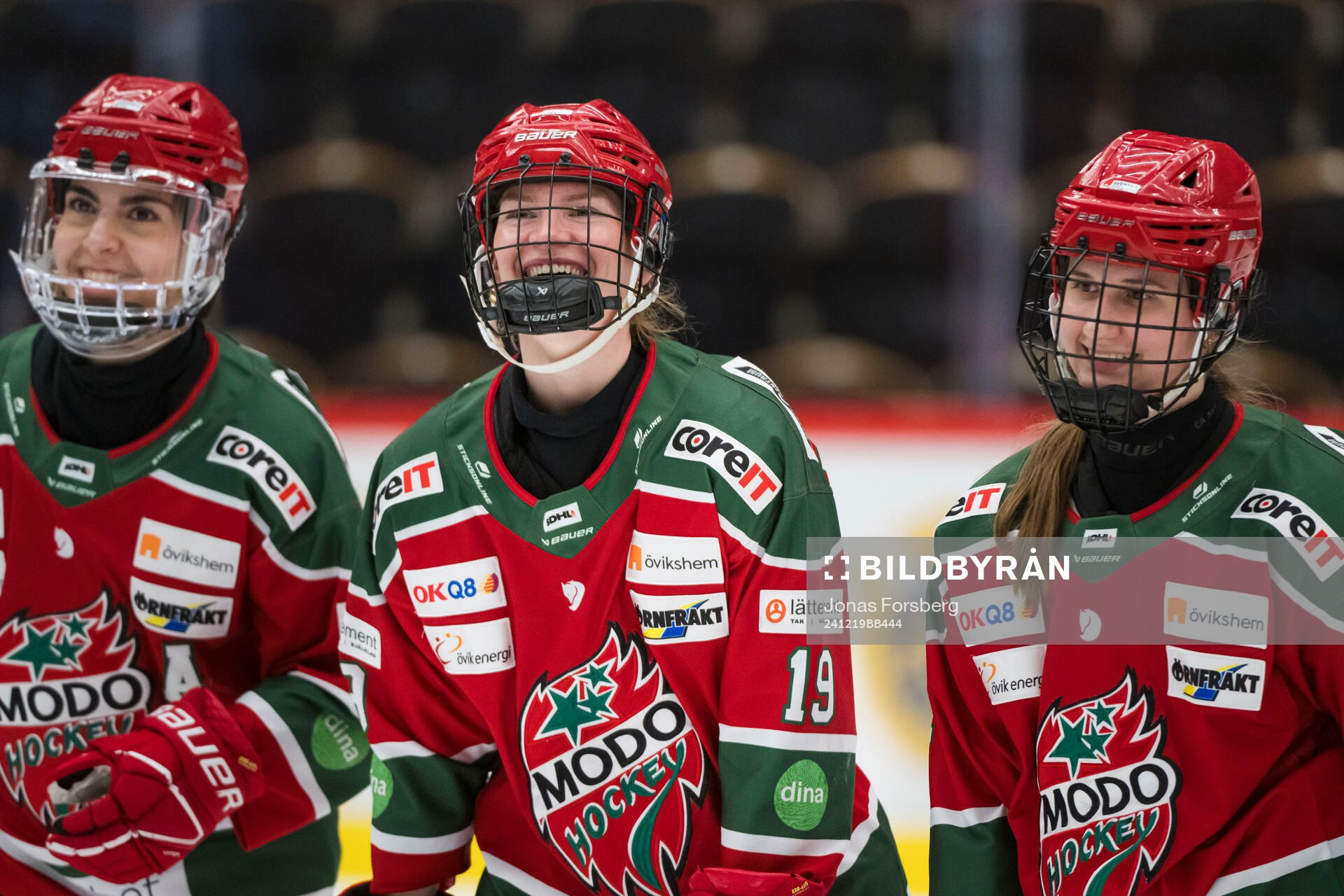 Modos Lauren Bellefontaine och Mariam El-Mahmadi och Adela