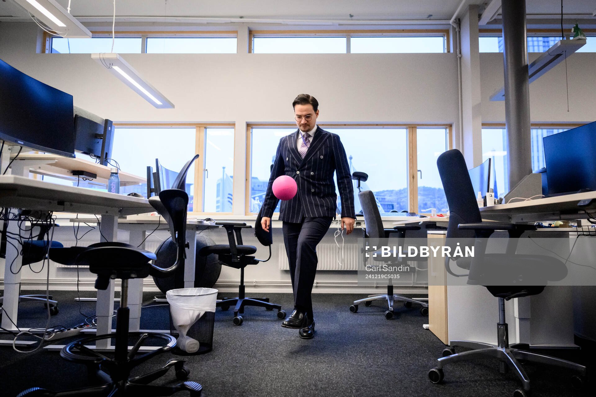 Den tidigare fotbollsspelaren Amin Affane blir intervjuad