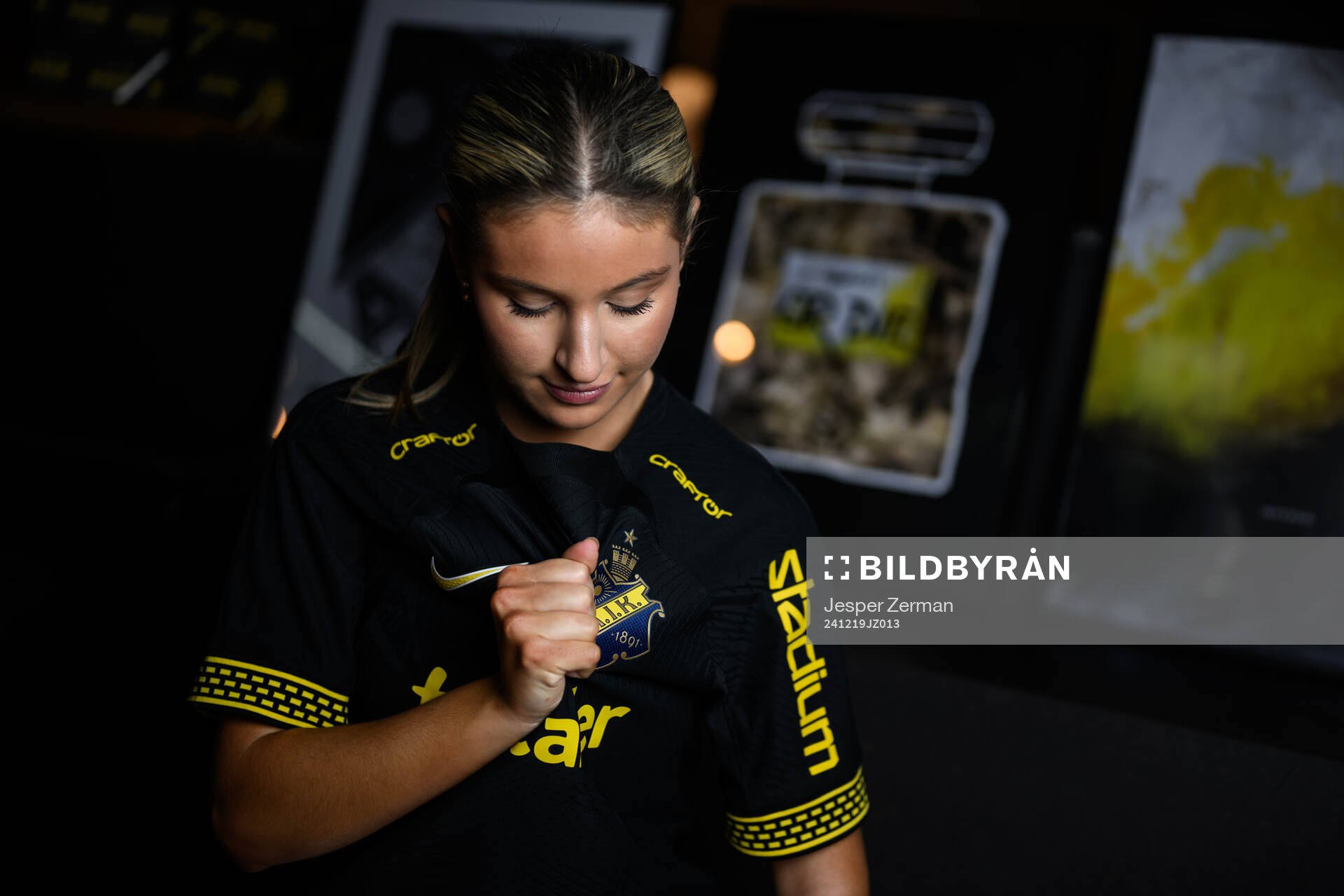 Nellie Eriksen Yasseri poserar för ett porträtt i samband med att hon presenteras som nyförvärv av AIK den 19 december 2024 i Stockholm.