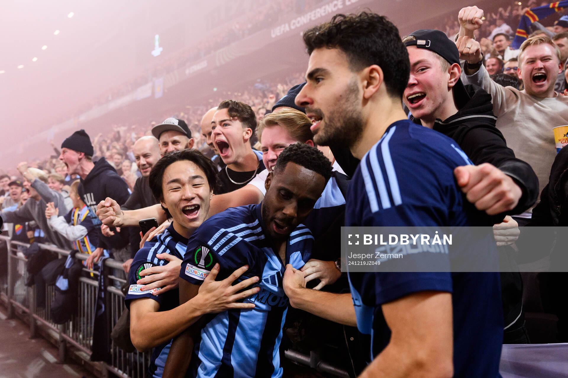 Tokmac Nguen of Djurgården celebrates with team mates