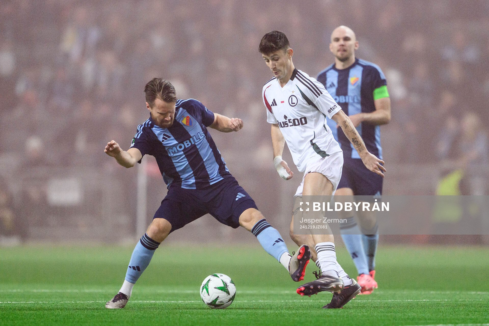Jacob Larsson of Djurgården and Marc Gual of Legia Warszawa