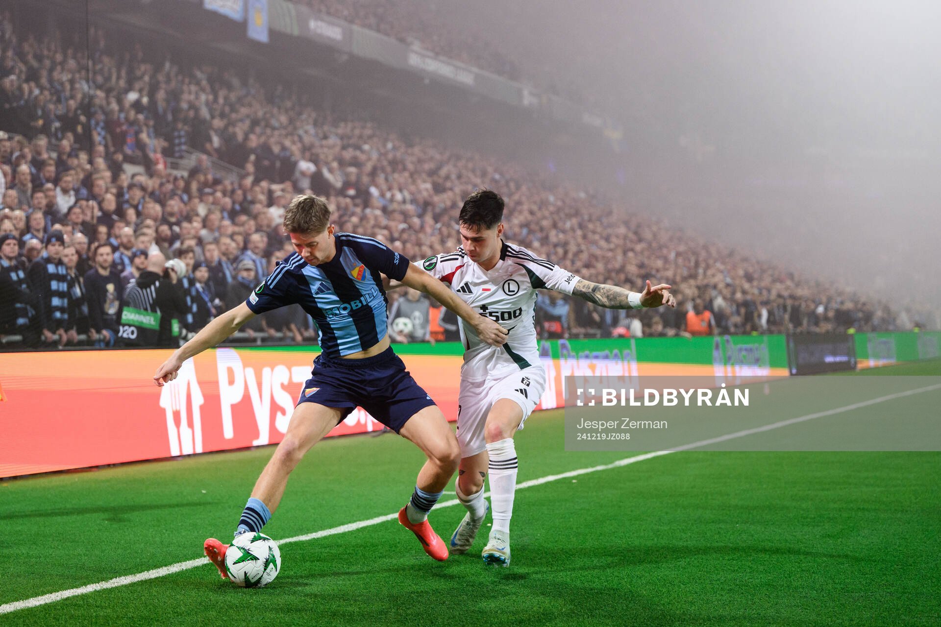 Patric Åslund of Djurgården and Sergio Barcia of Legia