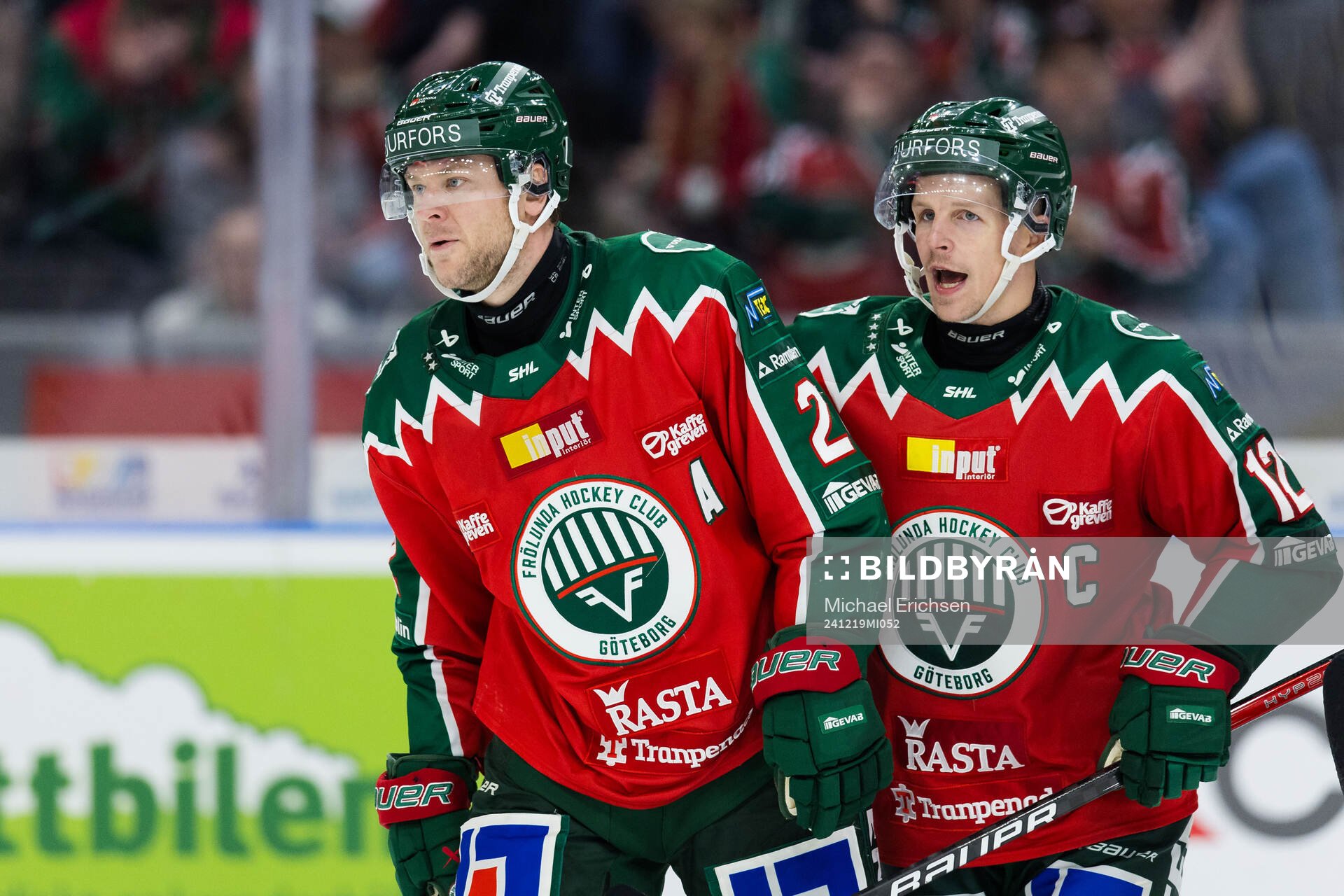 Frölundas Christian Folin jublar med Max Friberg