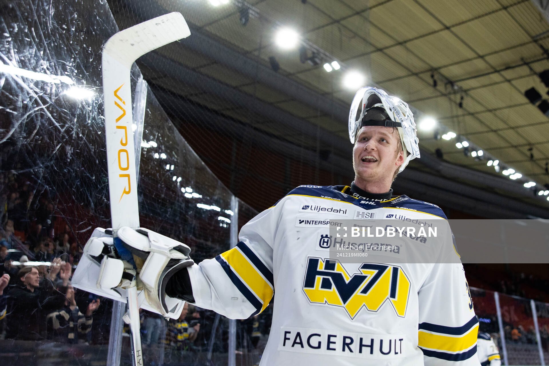 HV71s målvakt Olof Glifford jublar