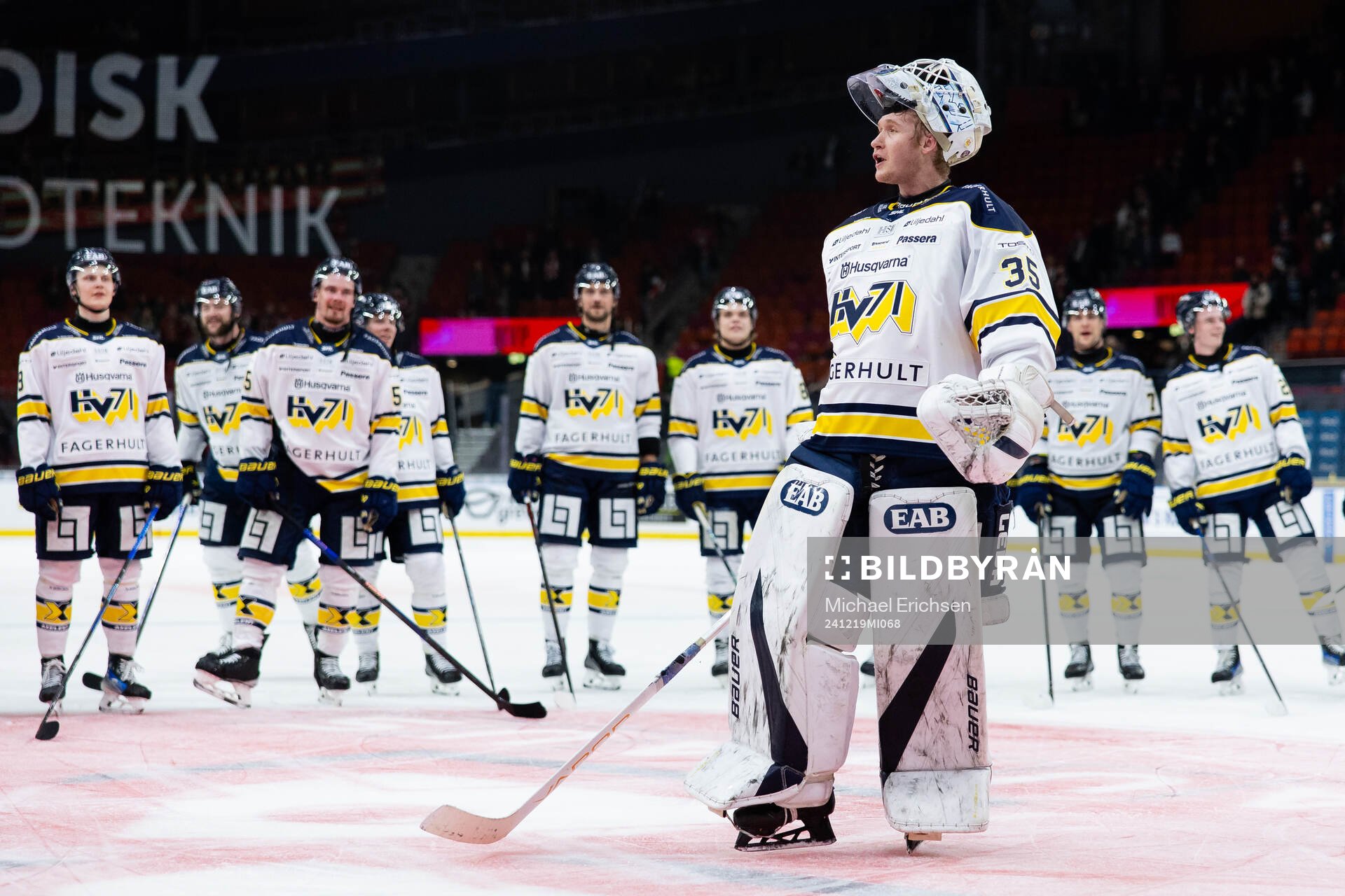 HV71s målvakt Olof Glifford jublar