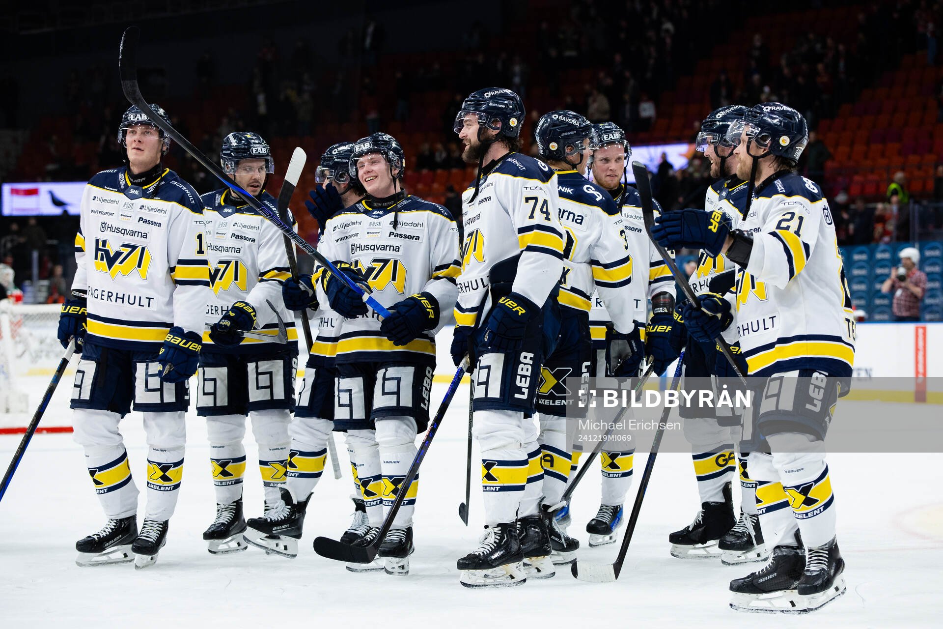 HV71s spelare jublar