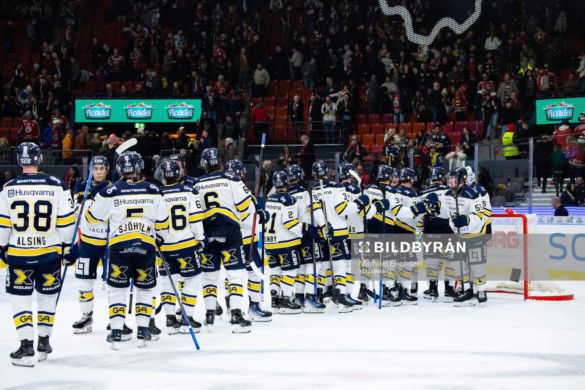 HV71s spelare jublar