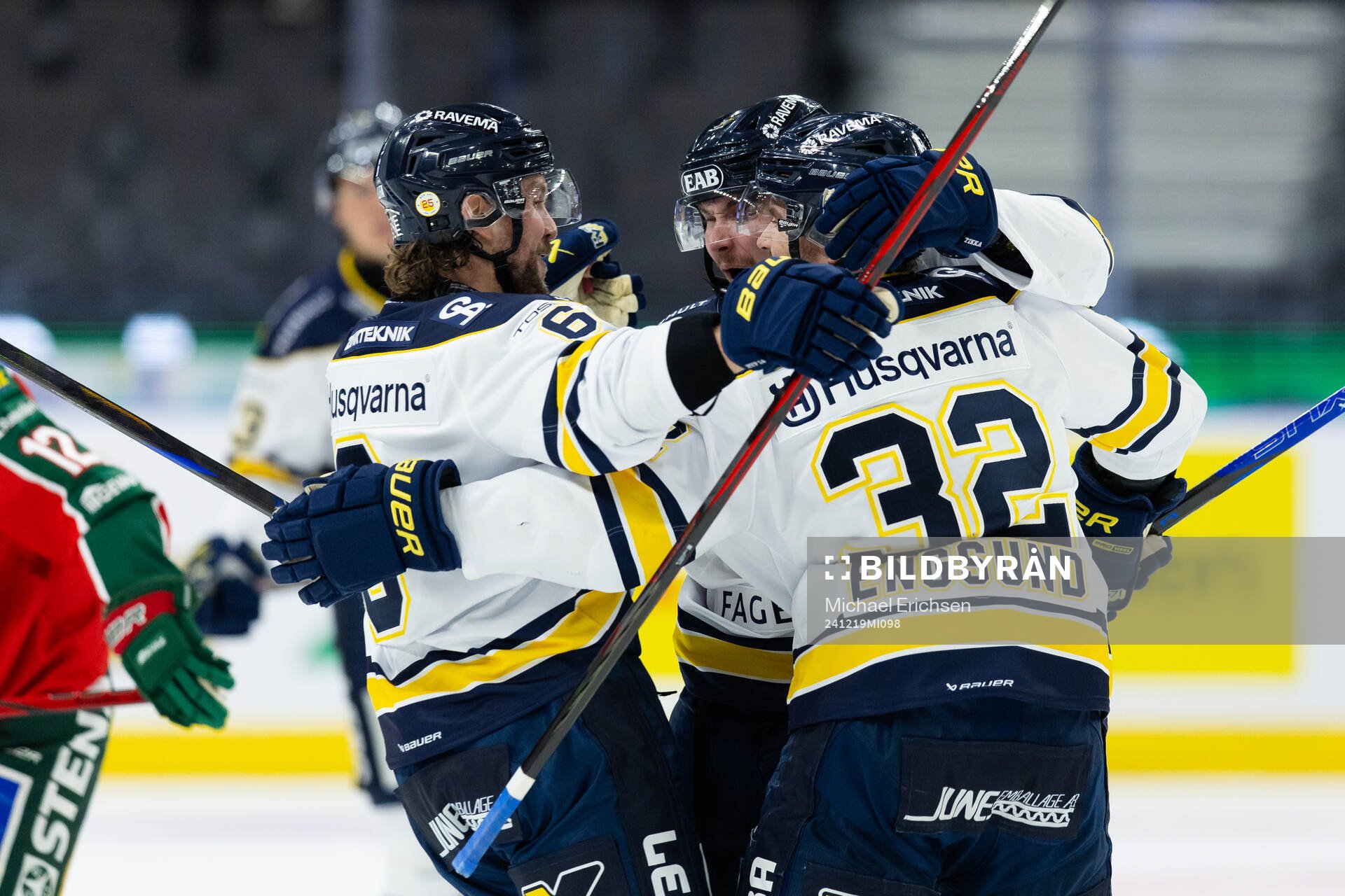 HV71s Oscar Engsund jublar
