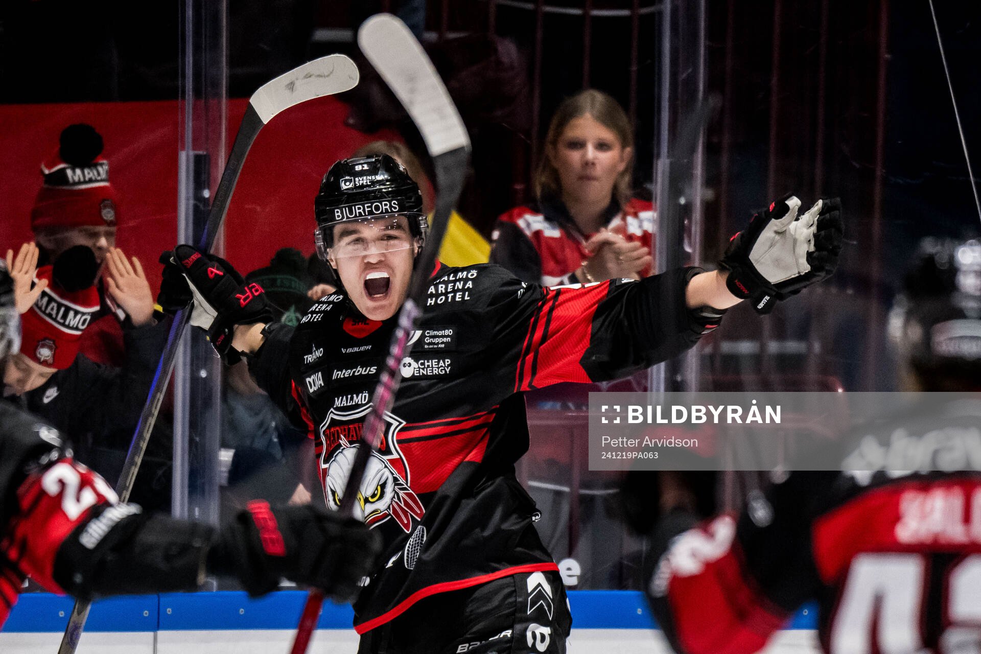Malmö Redhawks Axel Sundberg jublar