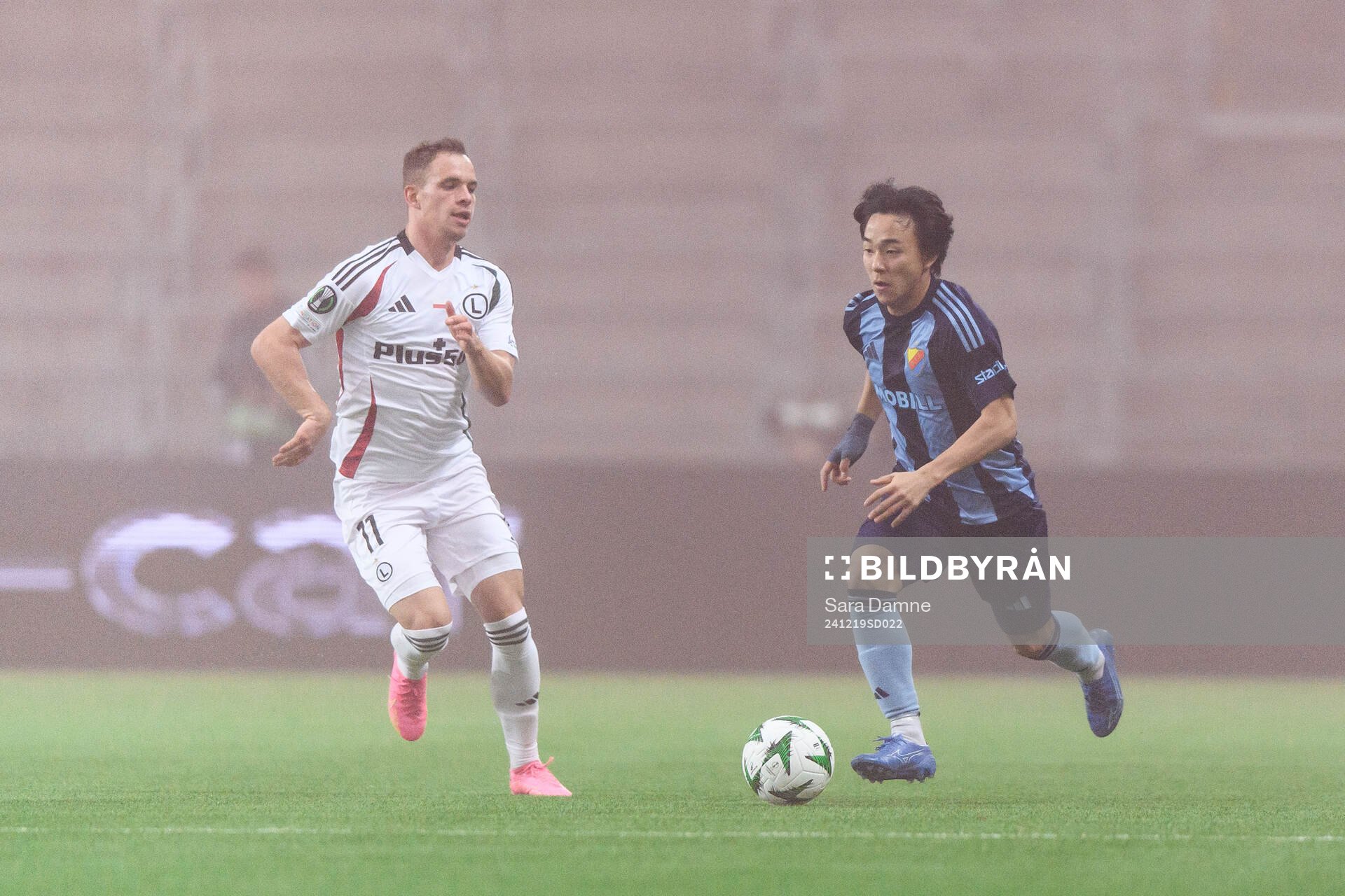 Kacper Chodyna of Legia Warszawa and Keita Kosugi of