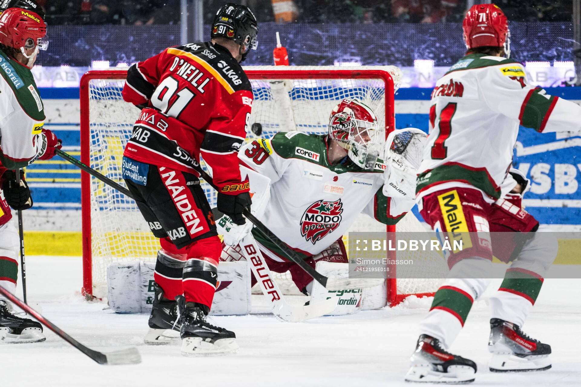 Luleås Oskari Laaksonen (ej i bild)  för 1-0 bakom Modos
