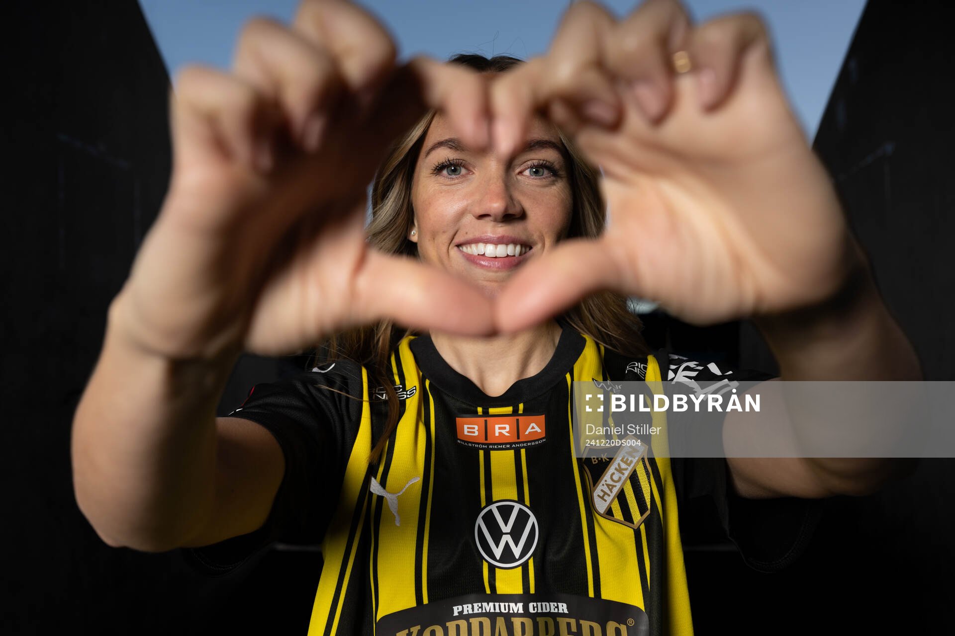 Elin Rubensson poserar för ett porträtt inför att hon presenteras som Häckens nyförvärv den 20 december 2024 i Göteborg. 