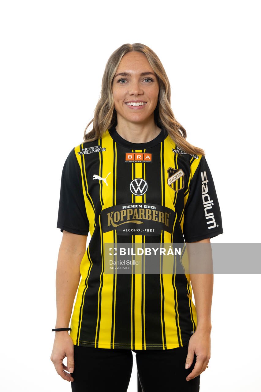 Elin Rubensson poserar för ett porträtt inför att hon presenteras som Häckens nyförvärv den 20 december 2024 i Göteborg. 