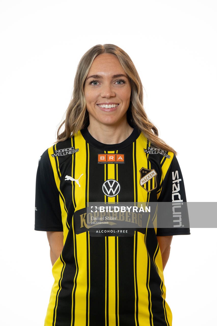 Elin Rubensson poserar för ett porträtt inför att hon presenteras som Häckens nyförvärv den 20 december 2024 i Göteborg. 