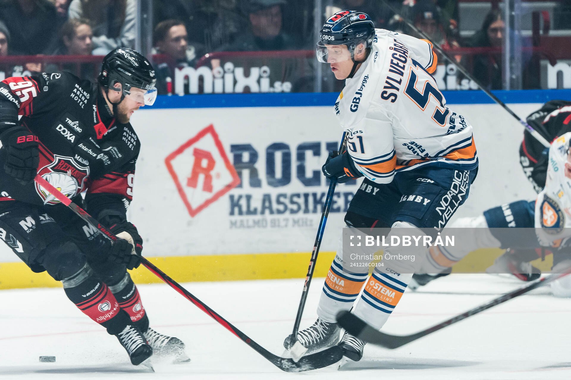 Malmö Redhawks Carl Persson och Växjös Emil Sylvegård