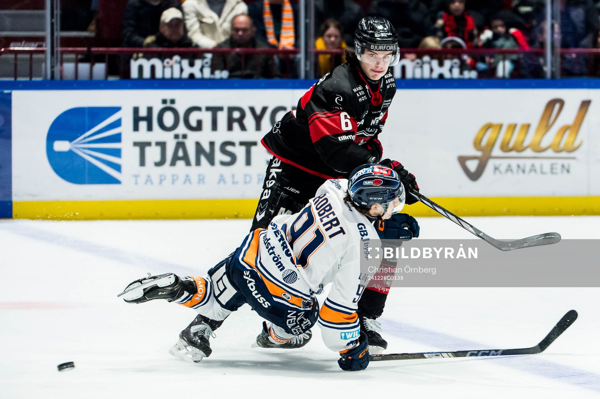 Malmö Redhawks Dominik Badinka och Växjös Felix Robert