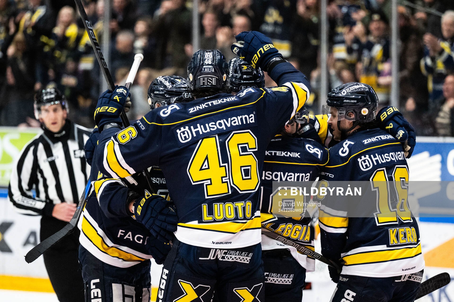 HV71s Henrik Borgström jublar