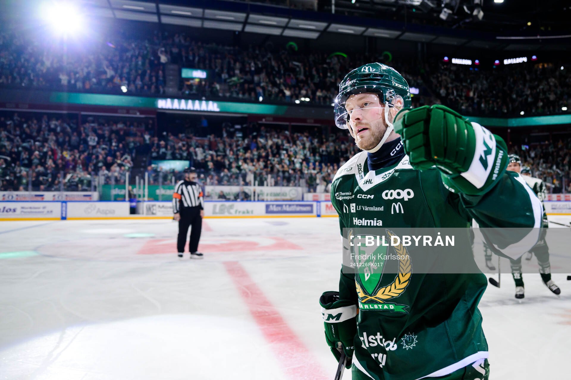 Färjestads Axel Bergkvist jublar
