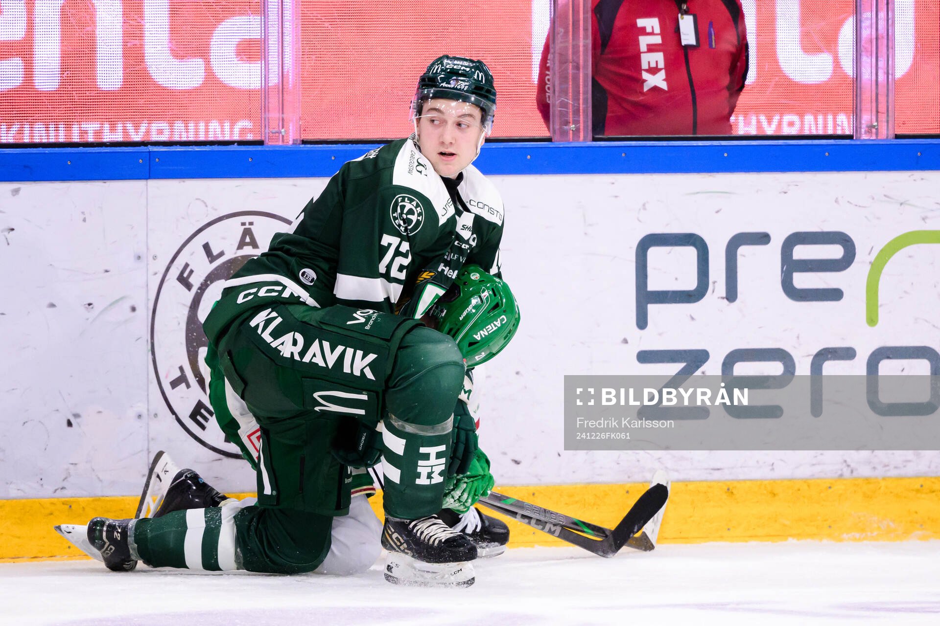 Färjestads Stian Solberg och Rögles Henry Bowlby