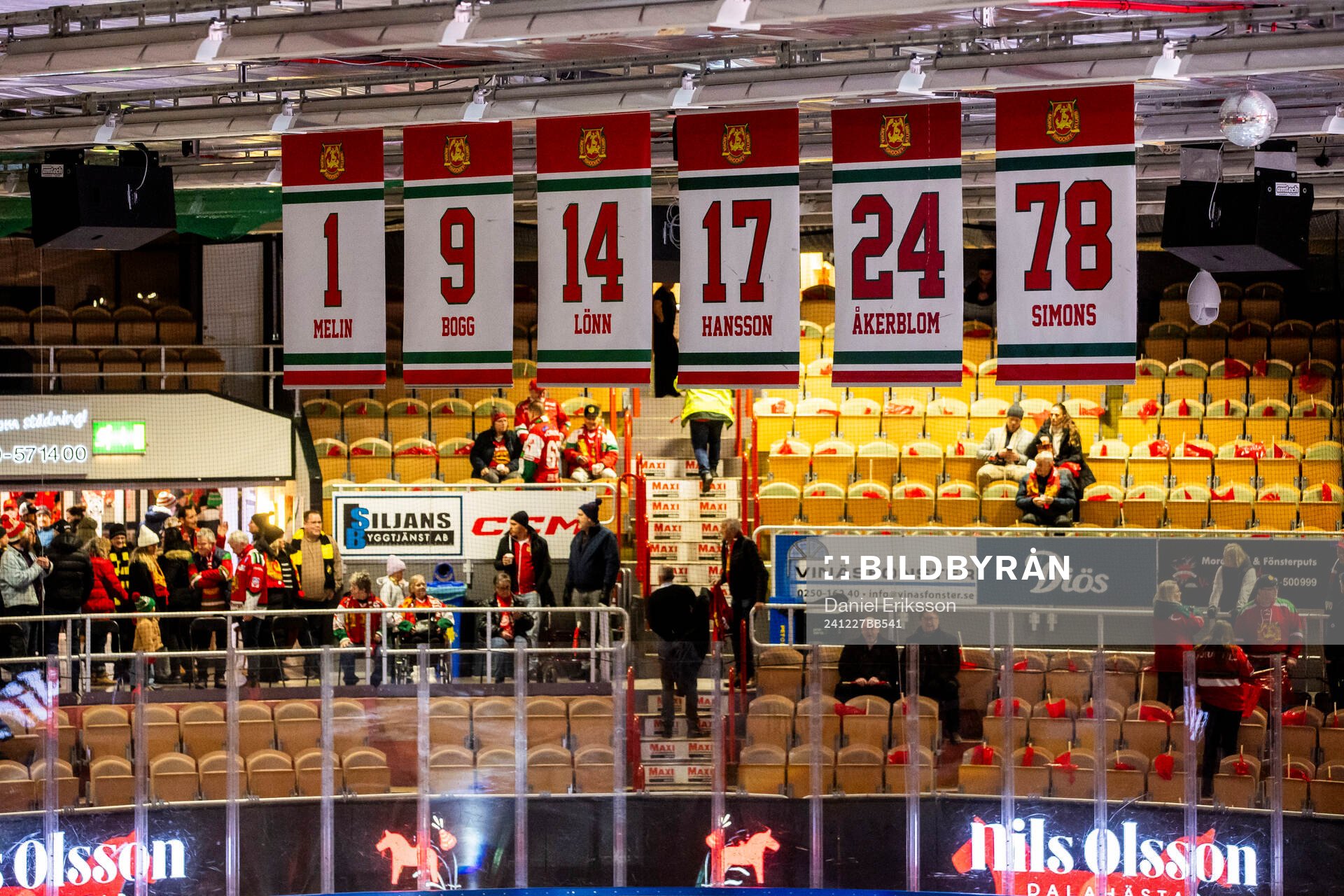 Tröjor hissade i Smidjegrav Arena