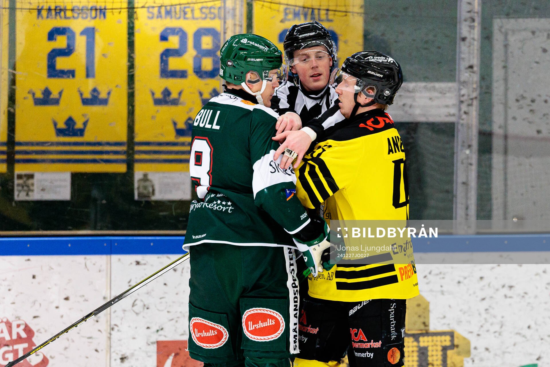 Irriterat mellan Tingsryds Christian Bull och Vimmerbys